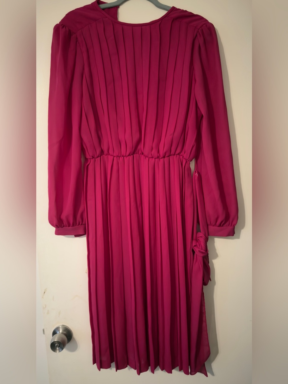 Vintage Amy-Deb Long-Sleeve Pleated Midi Dress in Fuchsia